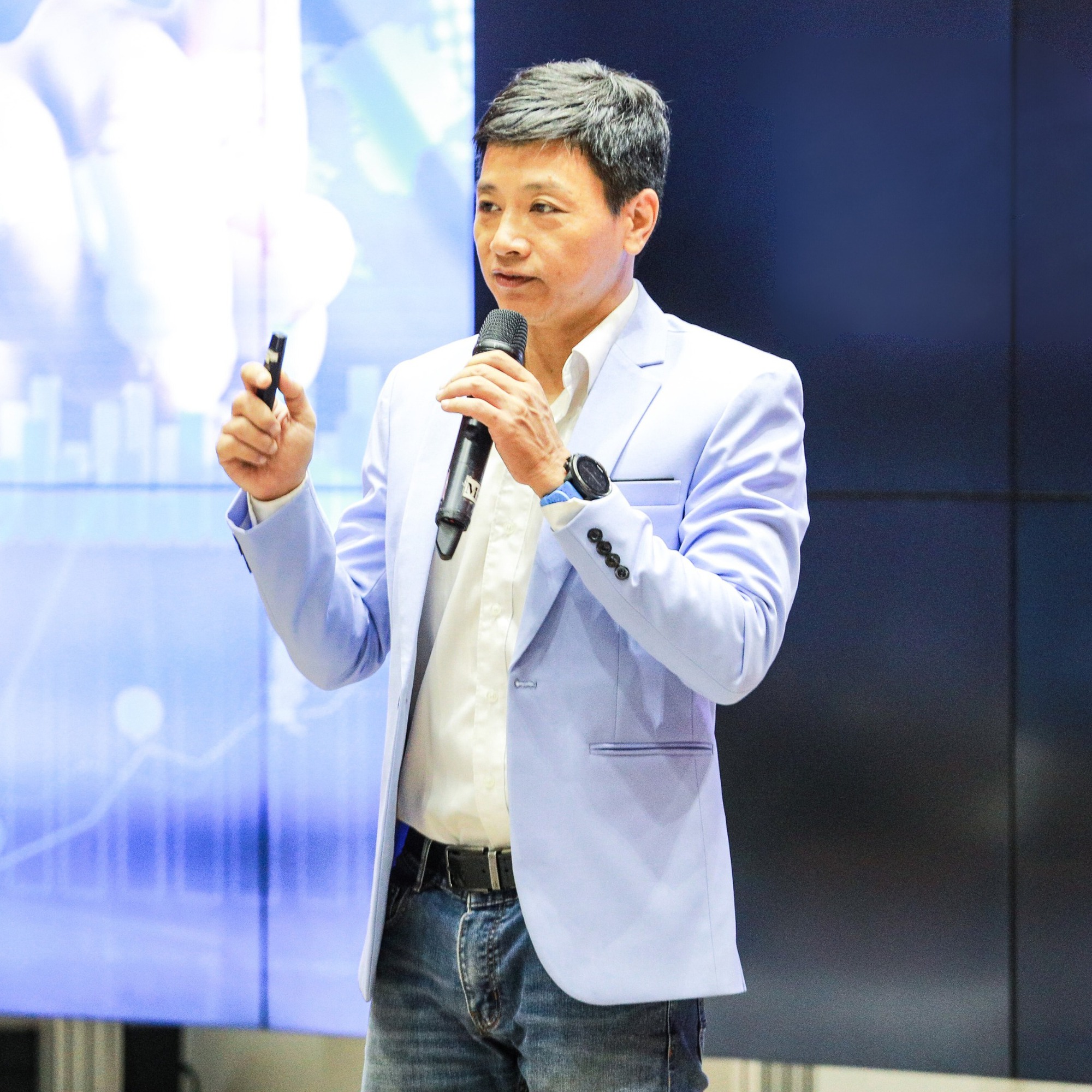 Người tiêu dùng Việt tự chủ hơn trong lựa chọn công nghệ