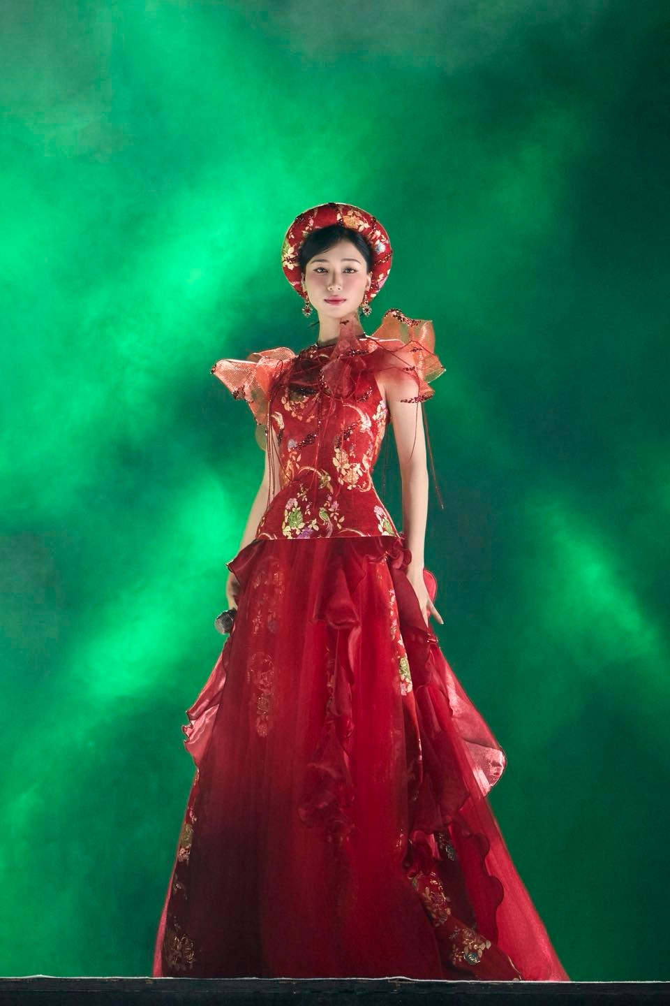 Hình ảnh cận cảnh gương mặt xinh đẹp của Hòa Minzy