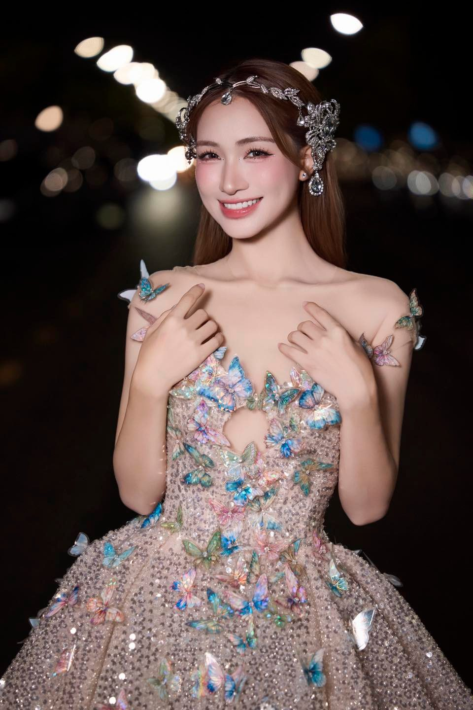 Hình ảnh đời thường xinh đẹp của Hòa Minzy
