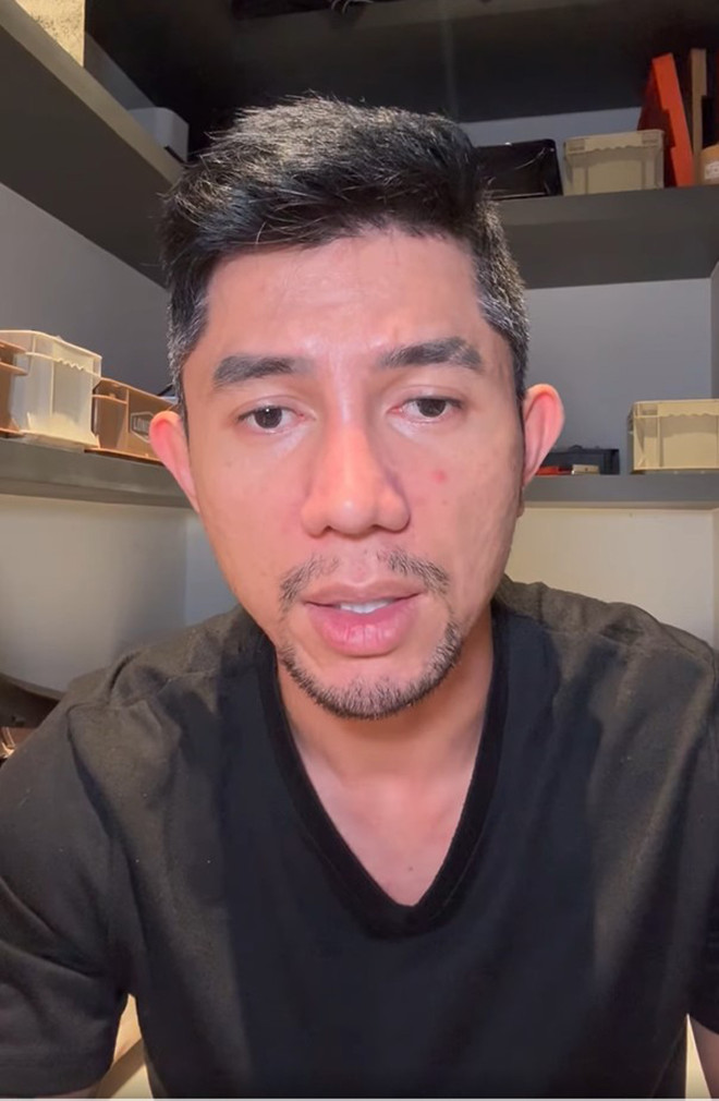 Lương Bằng Quang livestream giữa đêm khóc lóc trợn trừng mắt