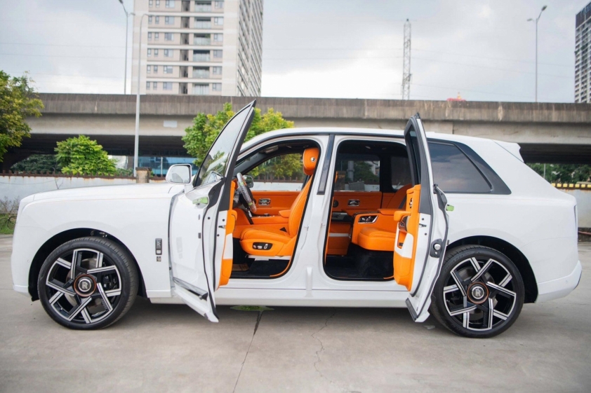 Phần đuôi xe Rolls-Royce Cullinan Black Badge