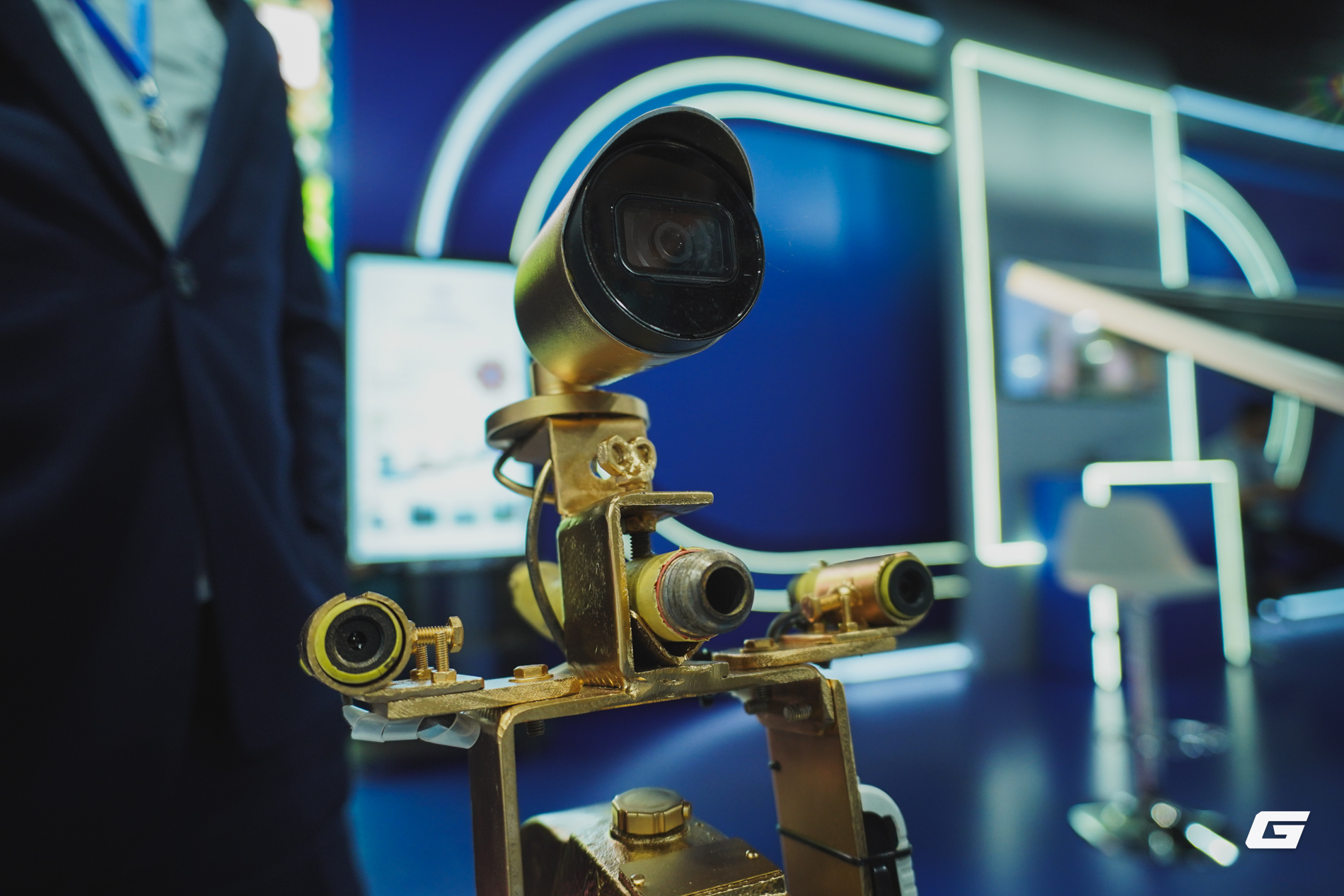 Camera truyền hình ảnh trên bộ điều khiển Camera trên robot vệ sinh đường điện