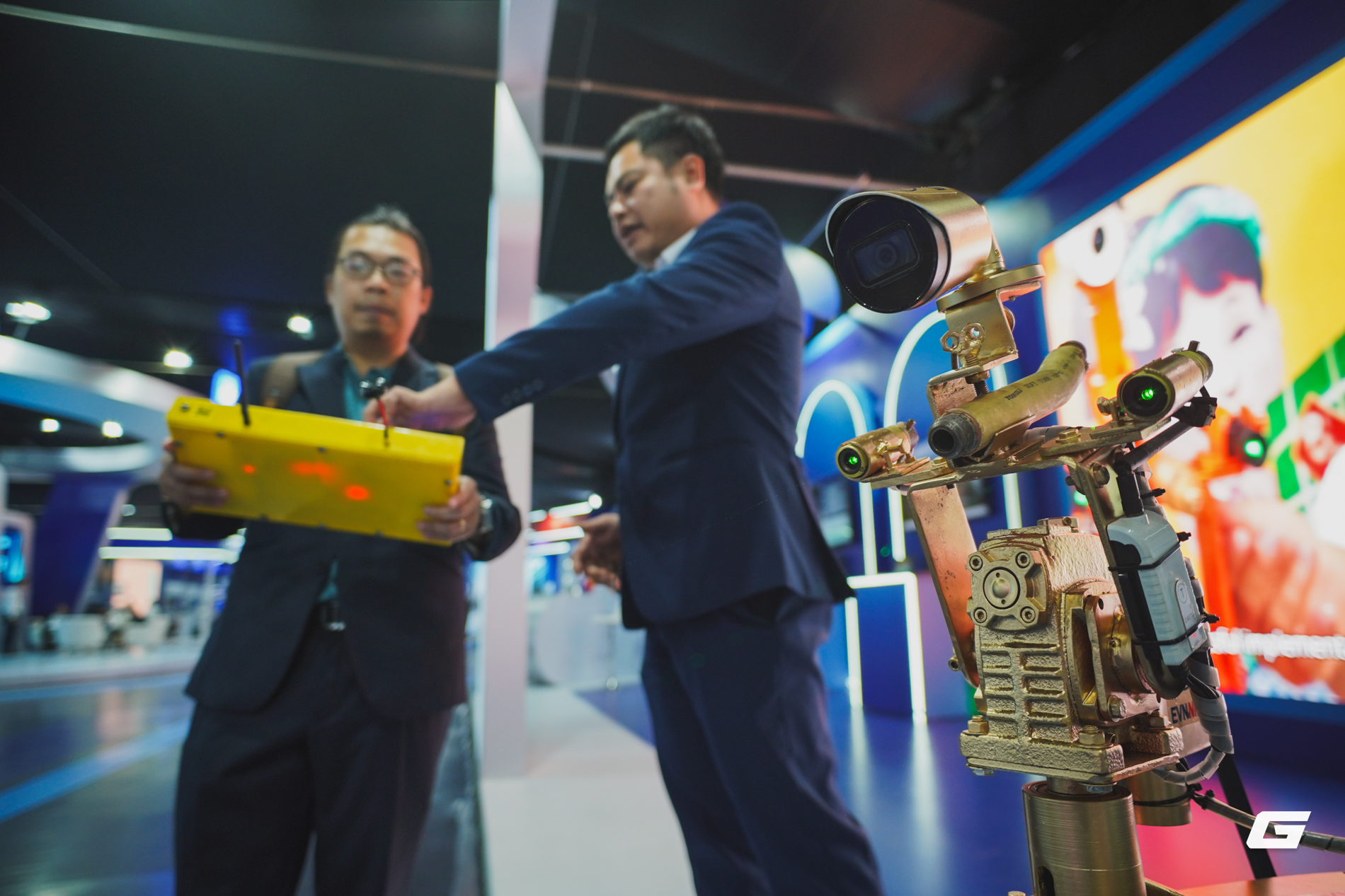 Robot điều khiển từ xa đảm bảo an toàn Robot vệ sinh điện cách xa người điều khiển