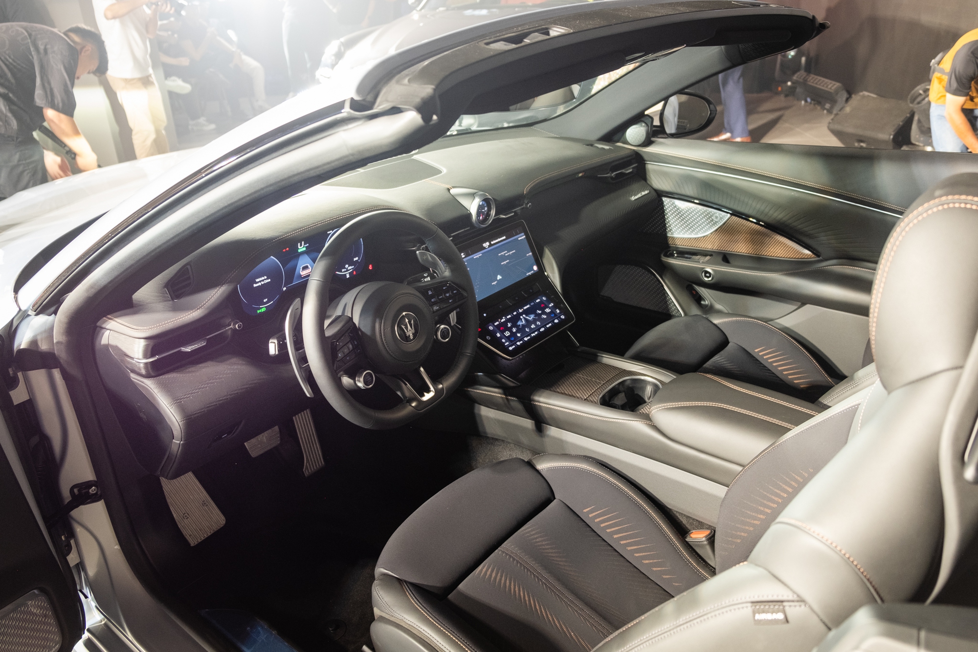 Nội thất Maserati GranCabrio Folgore hiện đại Cabin sang trọng với nhiều tiện nghi