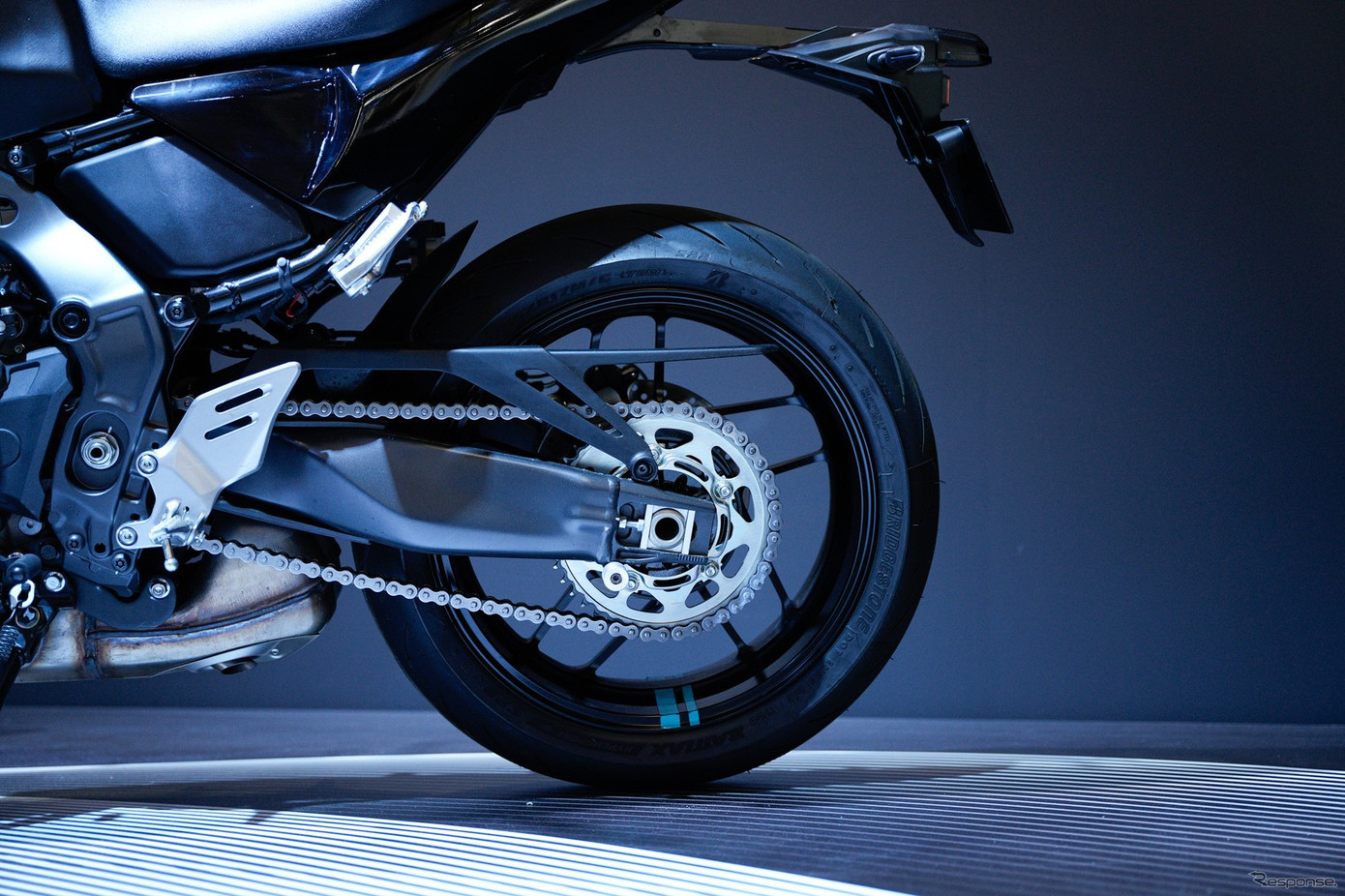 Góc nhìn khác về ống dẫn khí làm mát pin Ống dẫn khí ở thân xe Proto PHEV