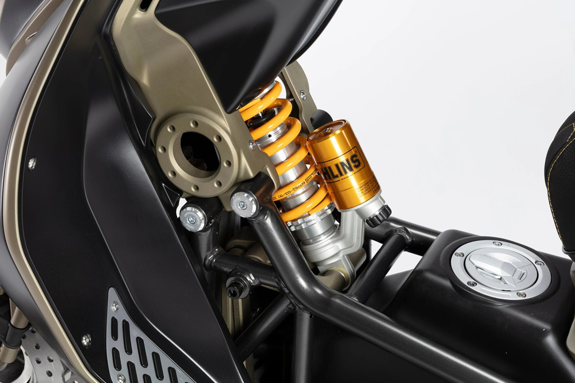 Tổng thể Roadster 400 đầy cá tính và khác biệt