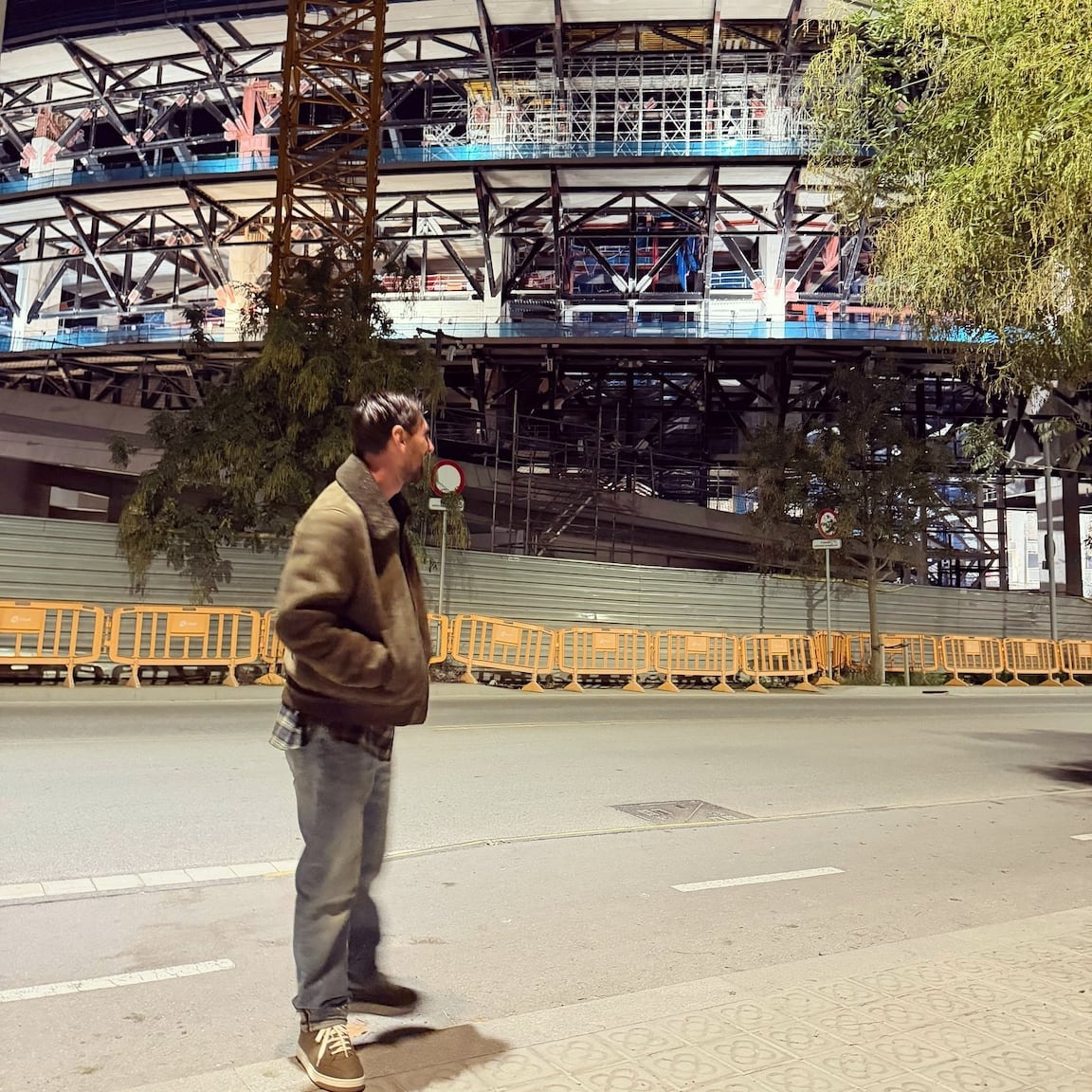 Messi và bạn bè tại Camp Nou Messi cùng bạn bè trong chuyến thăm Camp Nou