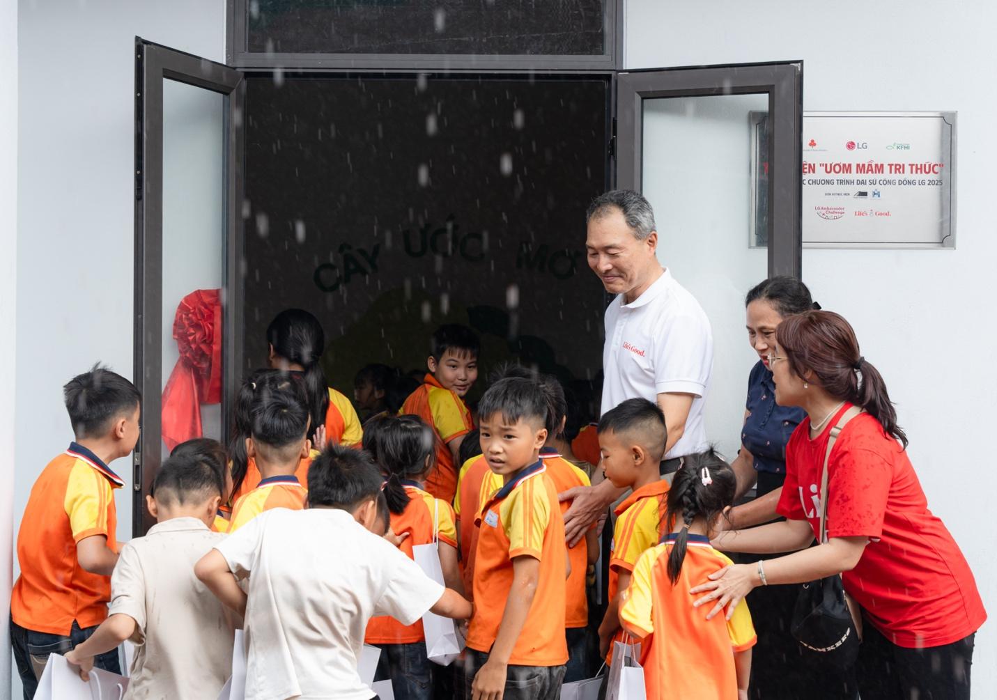 Hoạt động cộng đồng vì môi trường và xã hội bền vững