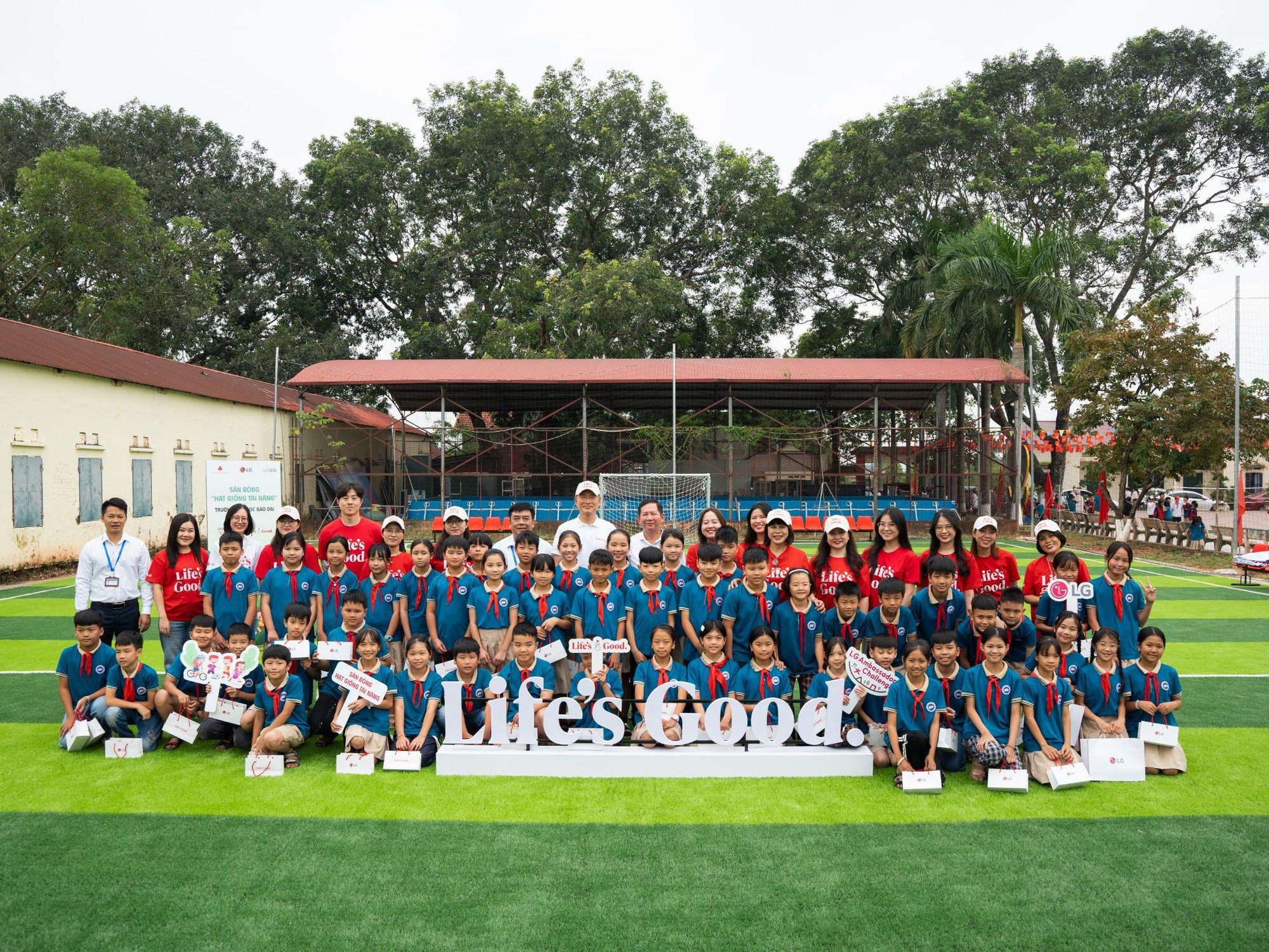 Hoạt động trồng cây và khánh thành công trình