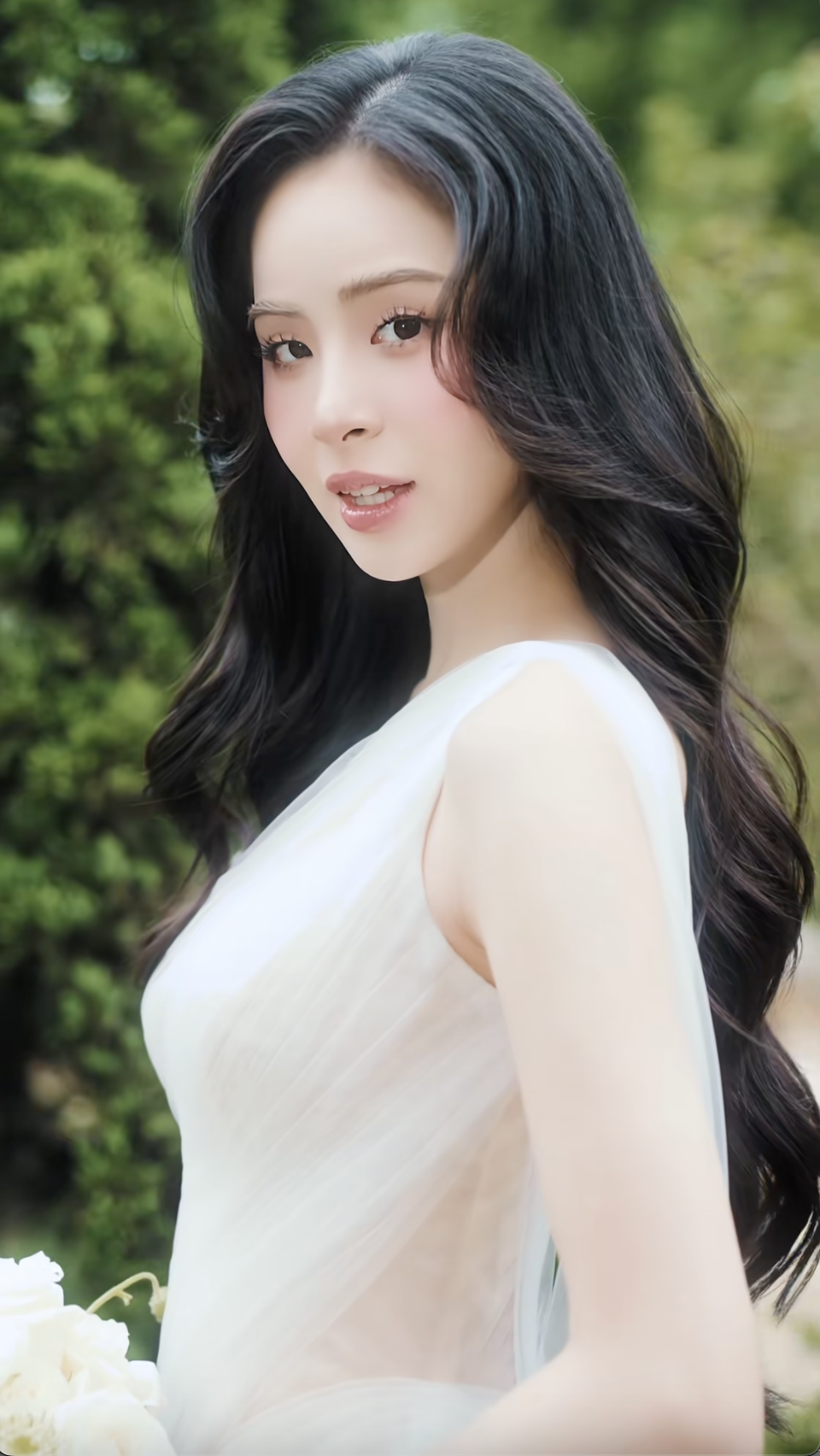 Hương Liên ngày càng xinh đẹp sau tin vui kết hôn