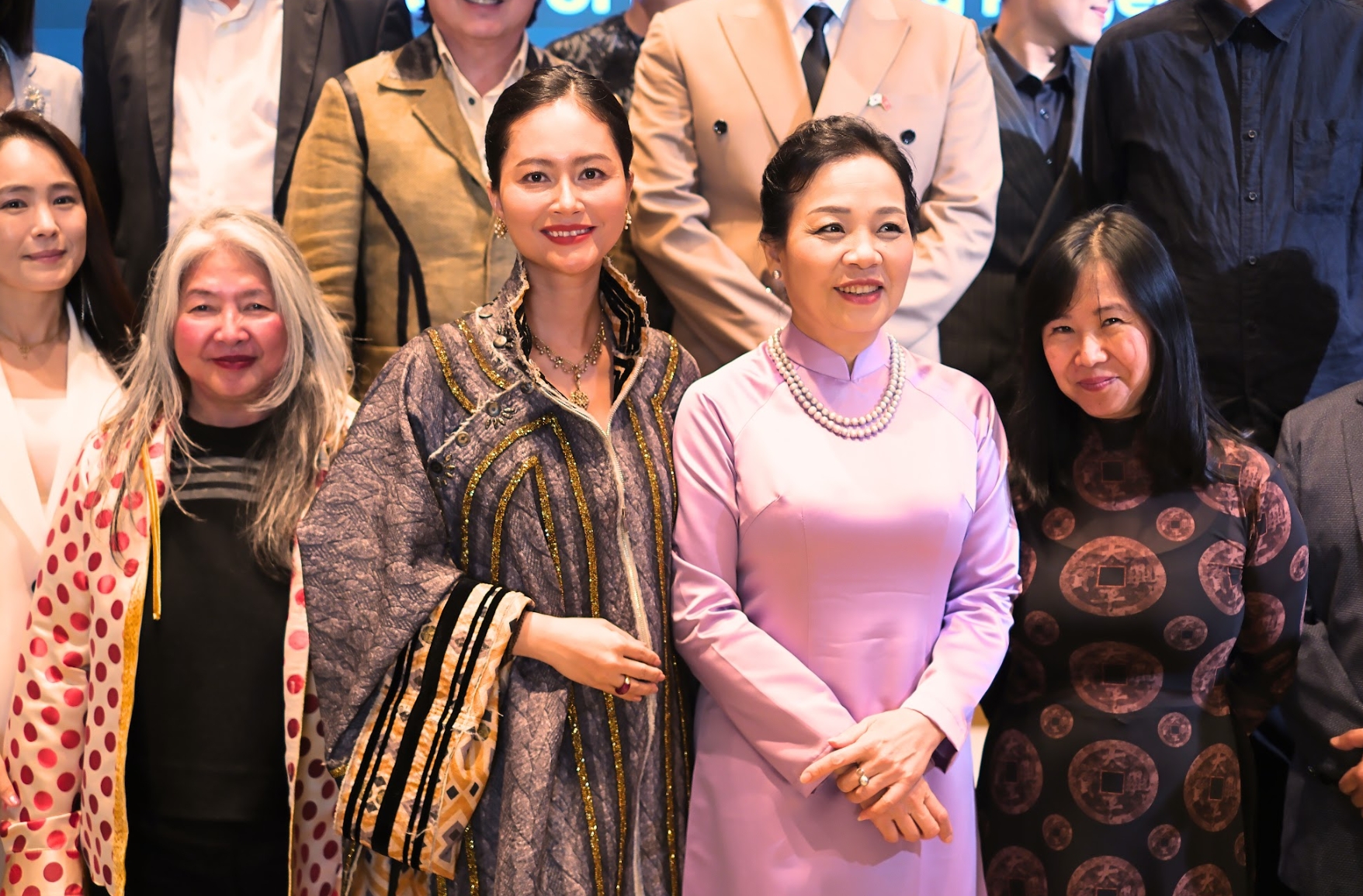 Visual đỉnh cao vai Hoàng hậu Dương Vân Nga