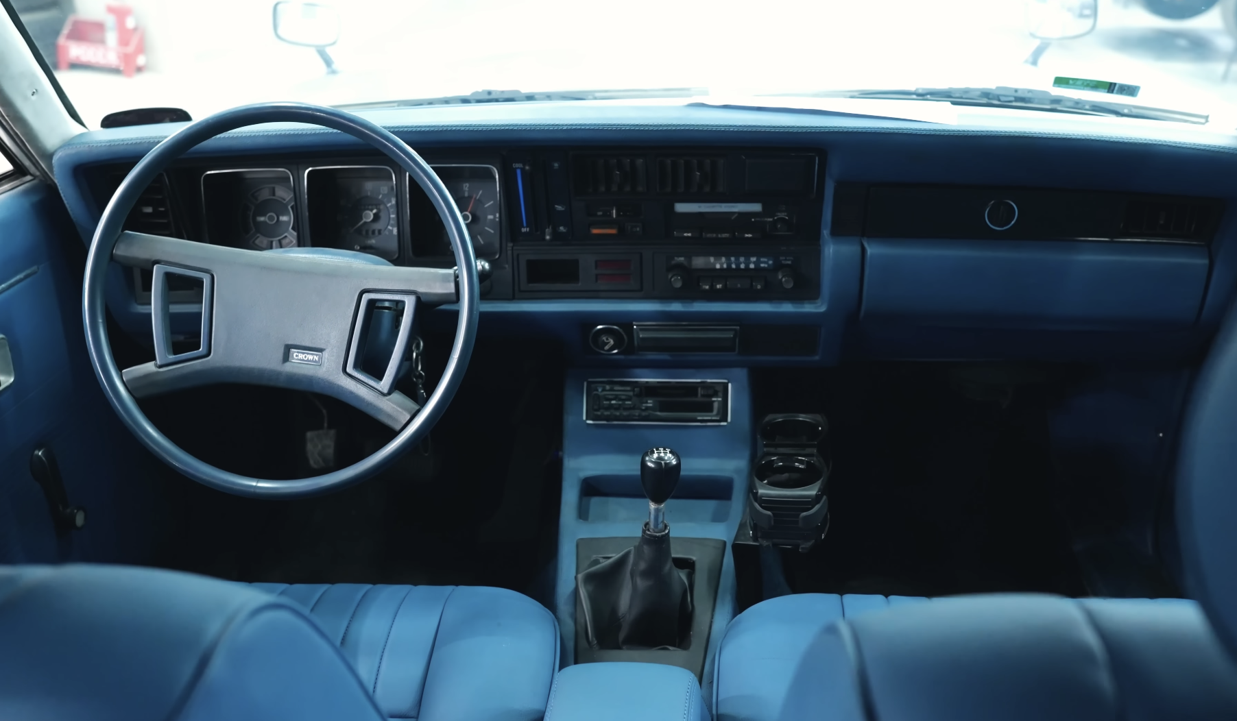 Khoang nội thất màu đỏ rượu vang sang trọng