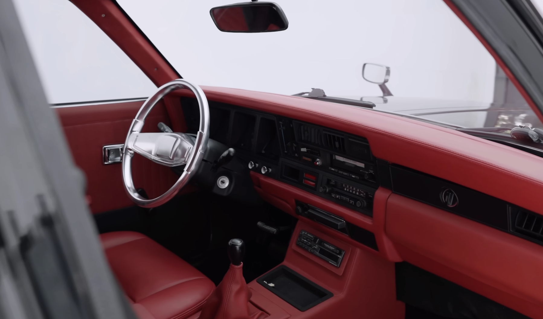 Phối màu đỏ đen tappi cửa đồng bộ nội thất