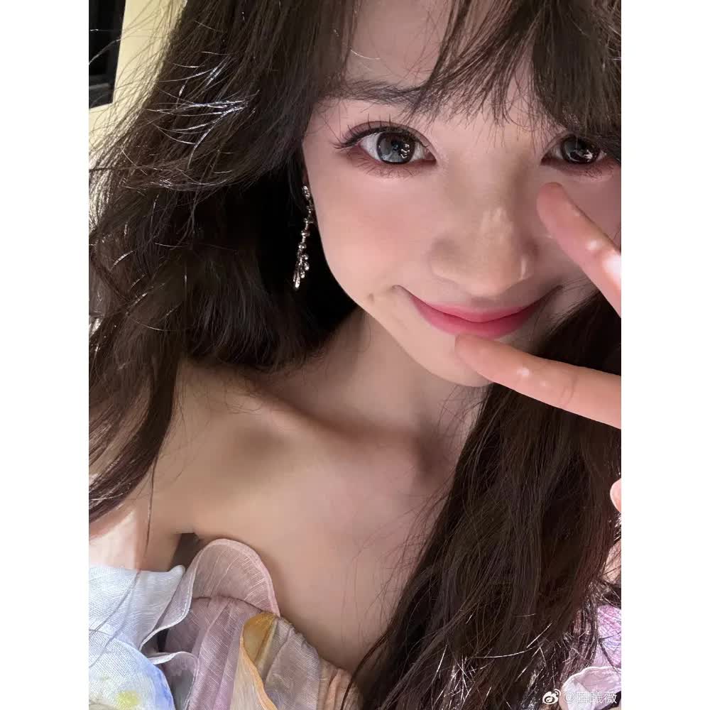 Hình ảnh sang trọng của Điền Hi Vi