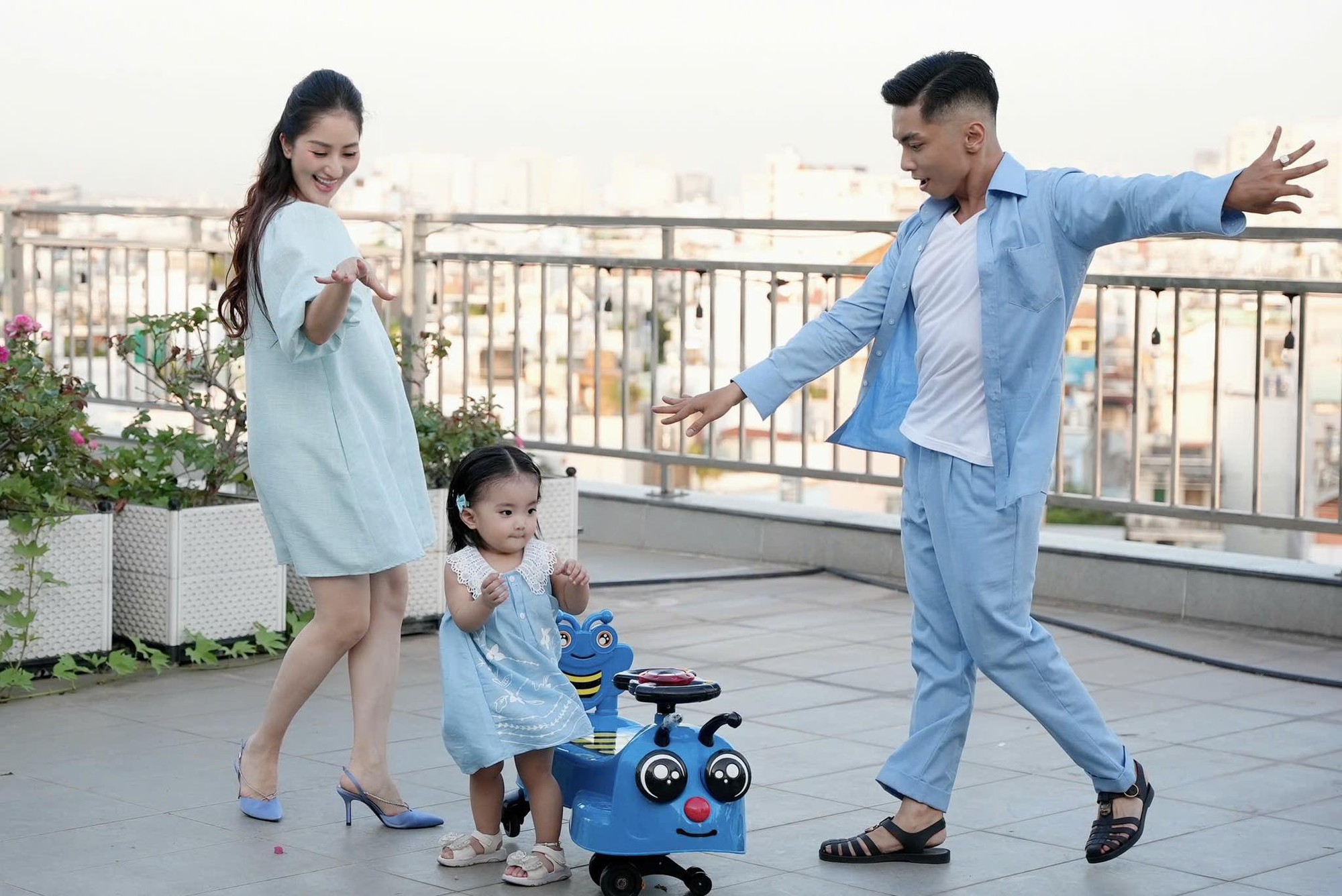 Sân thượng chill với vườn hoa hồng