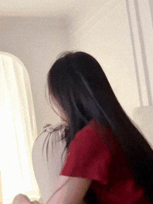 Phương Nga xúc động khi xem phim