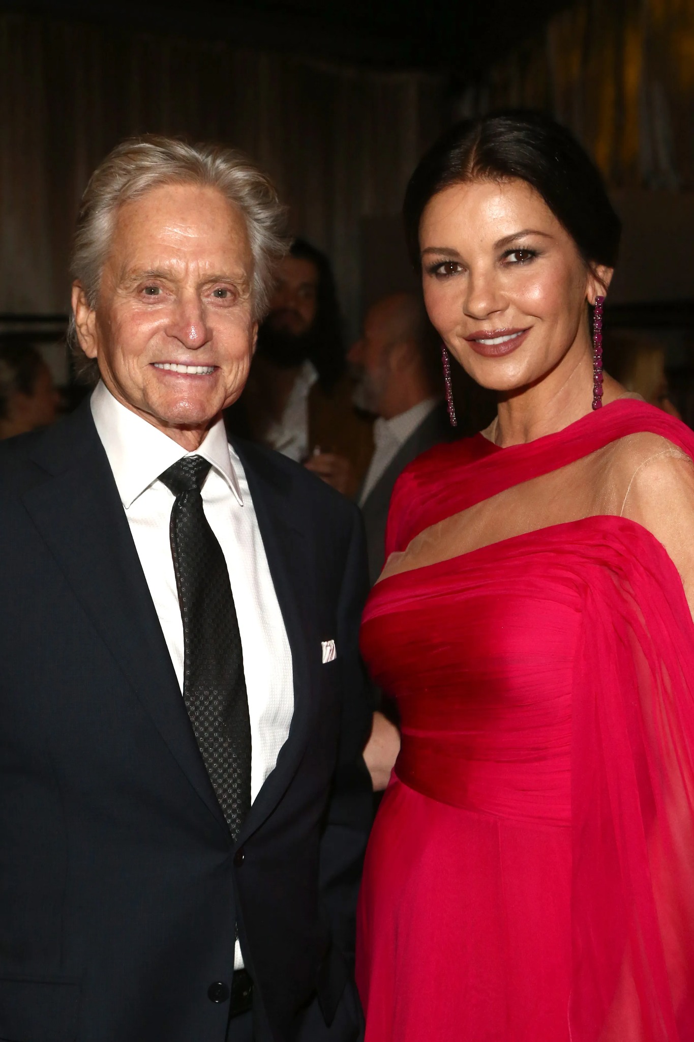 Tài tử cũng ký một bản hợp đồng tiền hôn nhân với Catherine Zeta-Jones